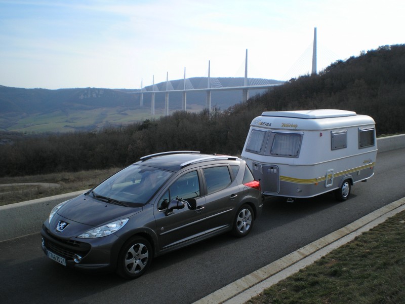 Et enfin l'attelage avec vue sur le viaduc de Millau et sans trucage . C'était notre première sortie direction St Cyprien