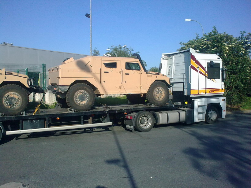 char spécial renault.jpg