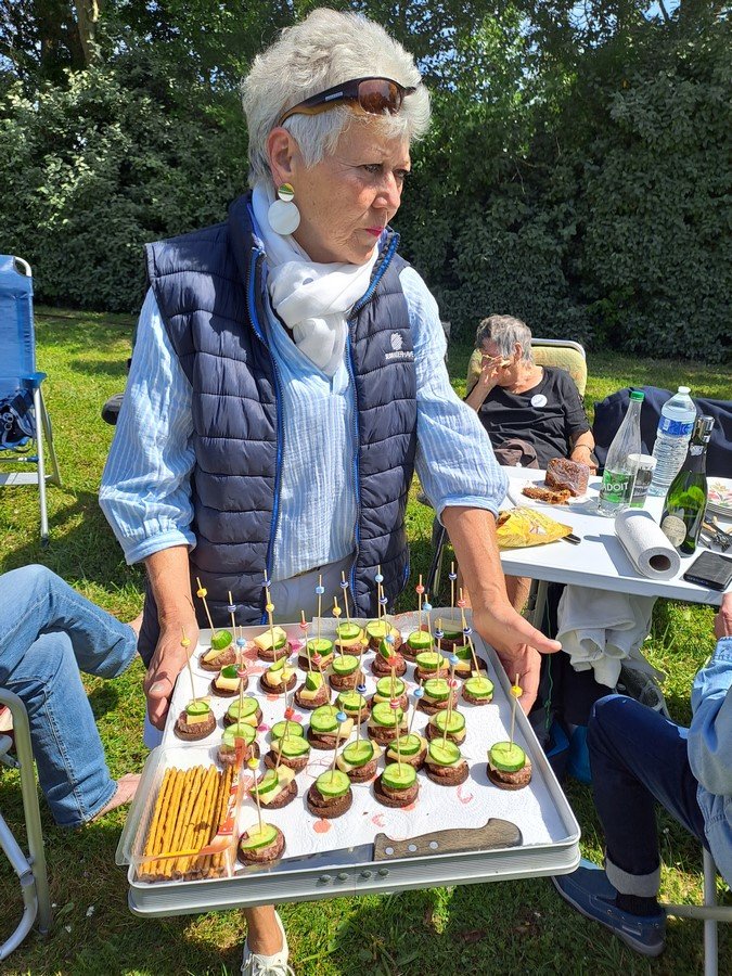 Distribué par Claudia mais c'est Doret qui l'a fait !