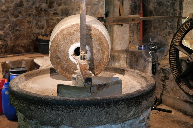 moulin à huile de noix 3.JPG