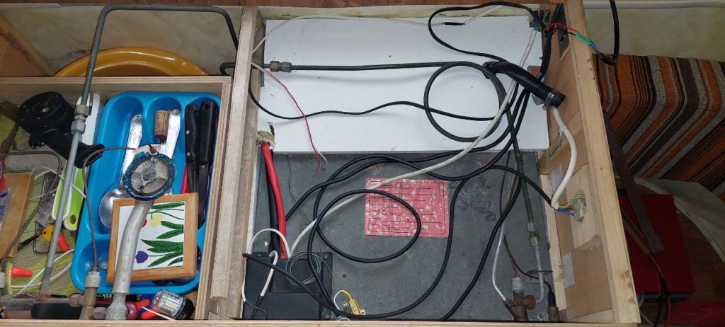 20230831_171932.jpg (216.52 Kio) Vu 10776 fois Plaque plafond 3 cm laine de roche