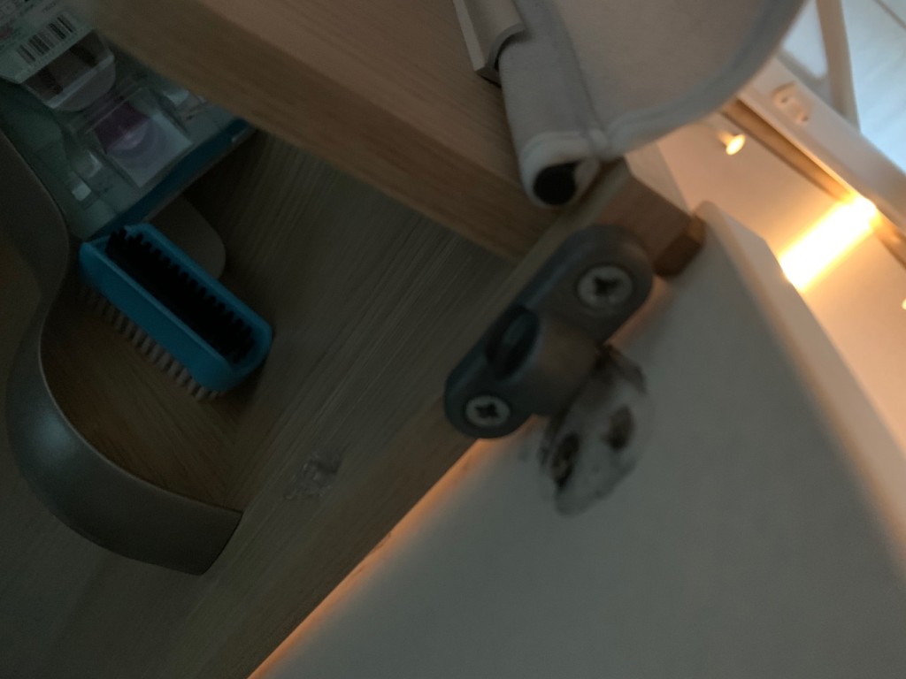 Visserie maintien supérieur porte