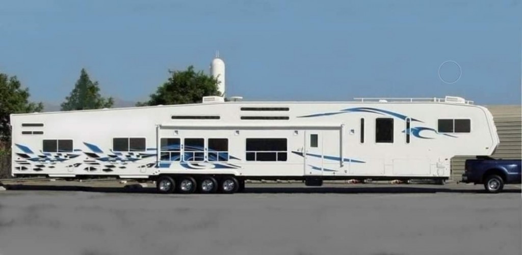 Caravane XXXXL.jpg