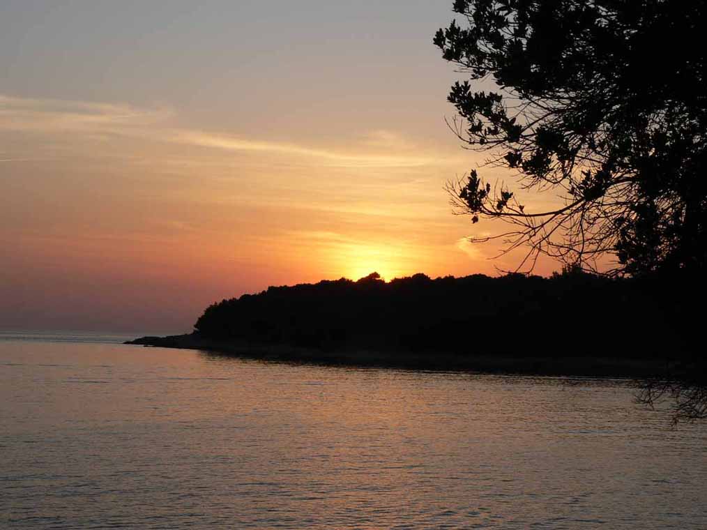 vue de la caravane, coucher de soleil sur l'Adriatique