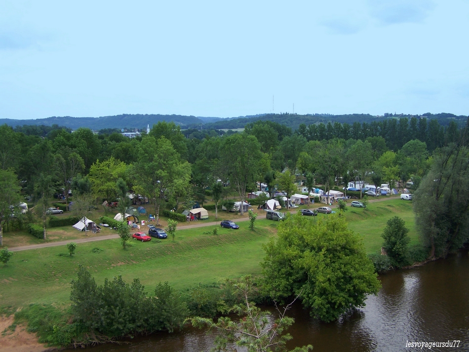 les emplacements en bordure de la vézere