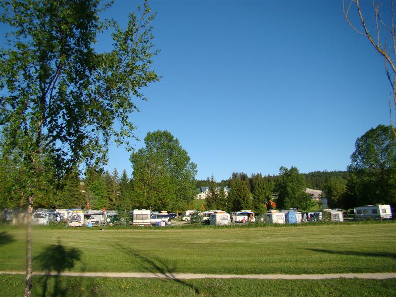 Camping vu du lac de Remoray