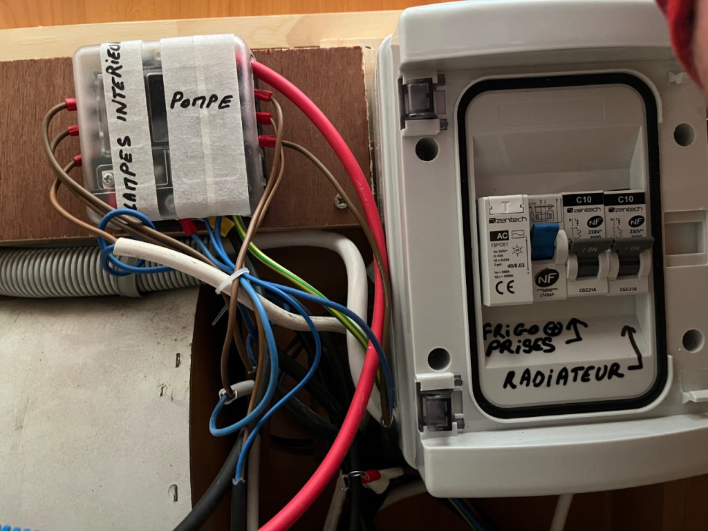 IMG_2570.jpeg (397.16 Kio) Vu 10149 fois Tableau elec