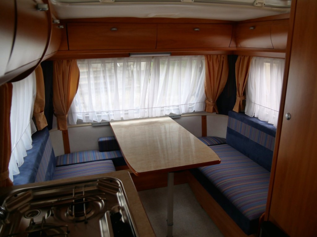 P1000500 dinette arriere.JPG