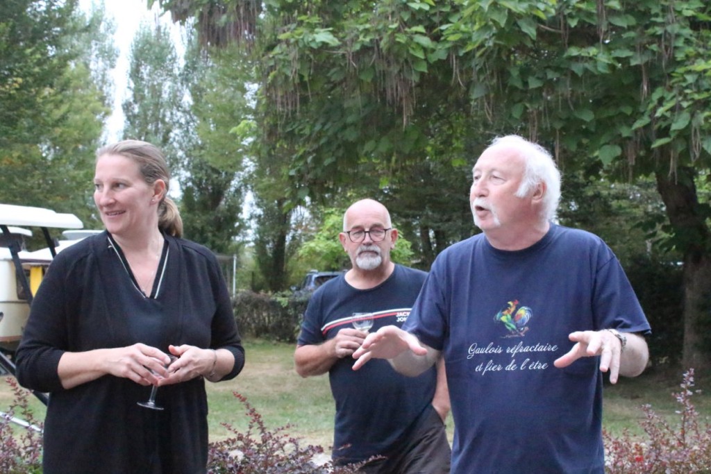 Les patrons du camping à l'apéro avec nous.