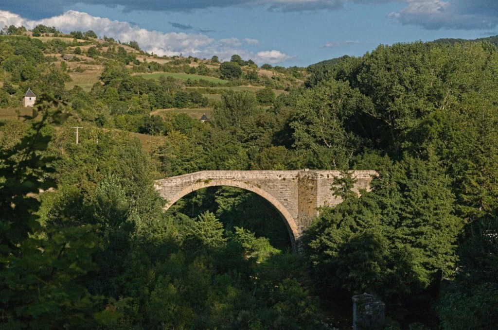 Pont de La Prade sur la Dourbie à Nant.jpg