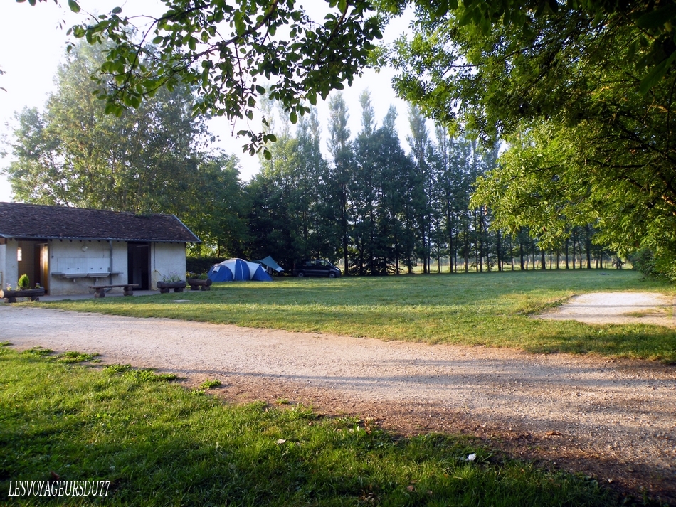 sanitaires , douches, bacs a vaisselles