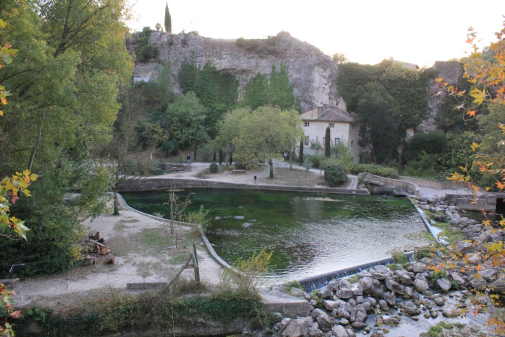 67 - Fontaine de Vaucluse.JPG (294.11 Kio) Vu 2227 fois Fontaine de Vaucluse