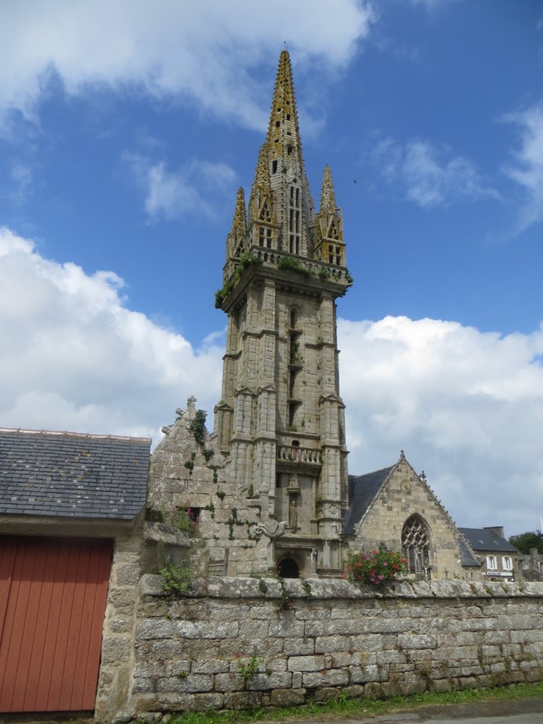 Église et enclos paroissial de St Goulven