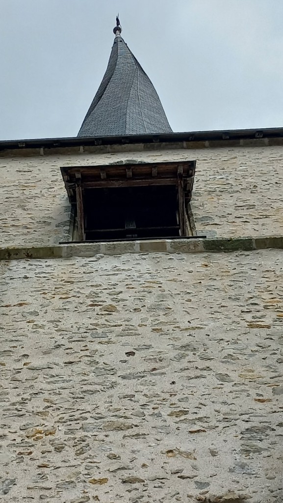 Eglise de Saint Viâtre et son cloché vrillé