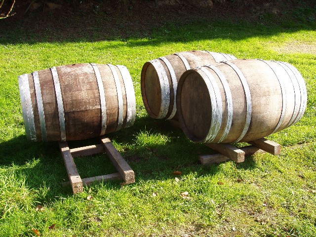 Barriques en eau ,bientôt le cidre !.jpg