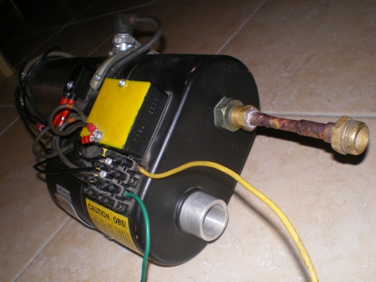 Raccord pour brancher le flexible gaz