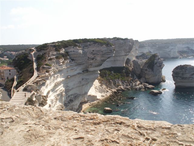 et ses falaises
