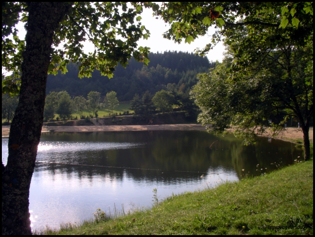 lac avec partie baignade