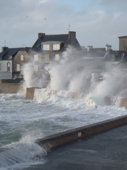 vagues-guilvinec-france-1242566436-1149914.jpg
