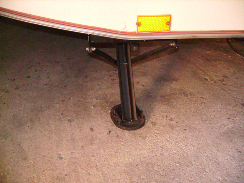 Les pieds arrières sont montés.