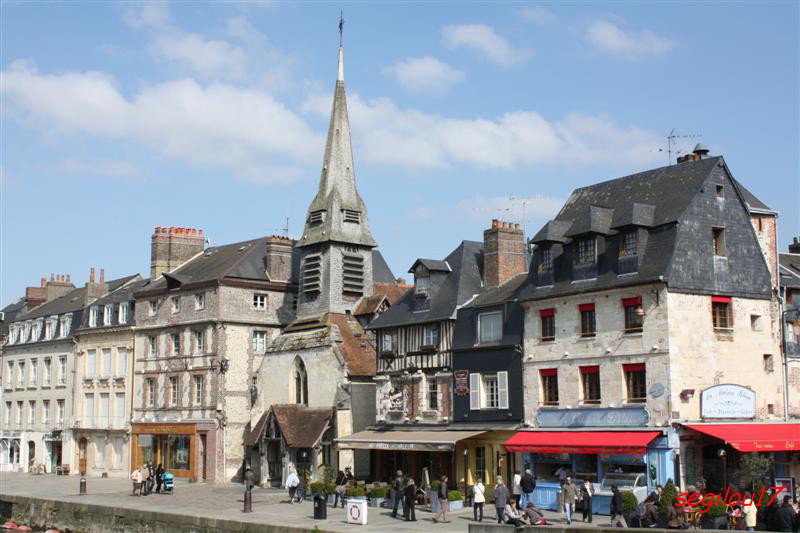 Le Port et l'Eglise St Etienne