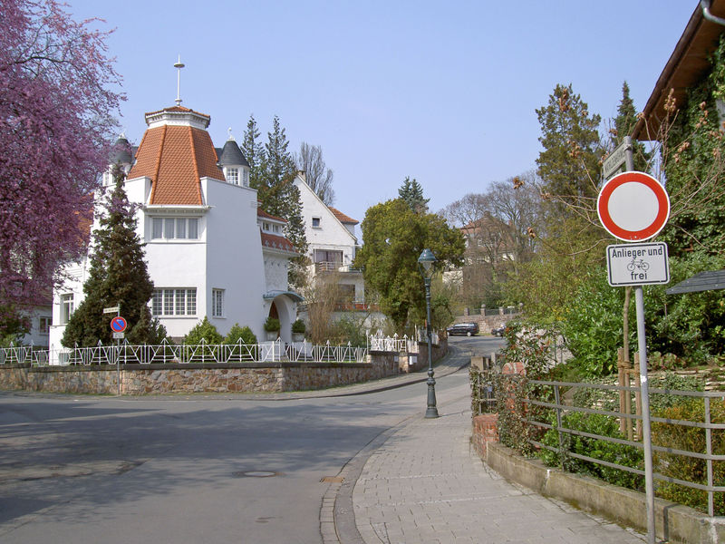800px-Darmstadt-Mathildenhoehweg_2005-03-31.jpg