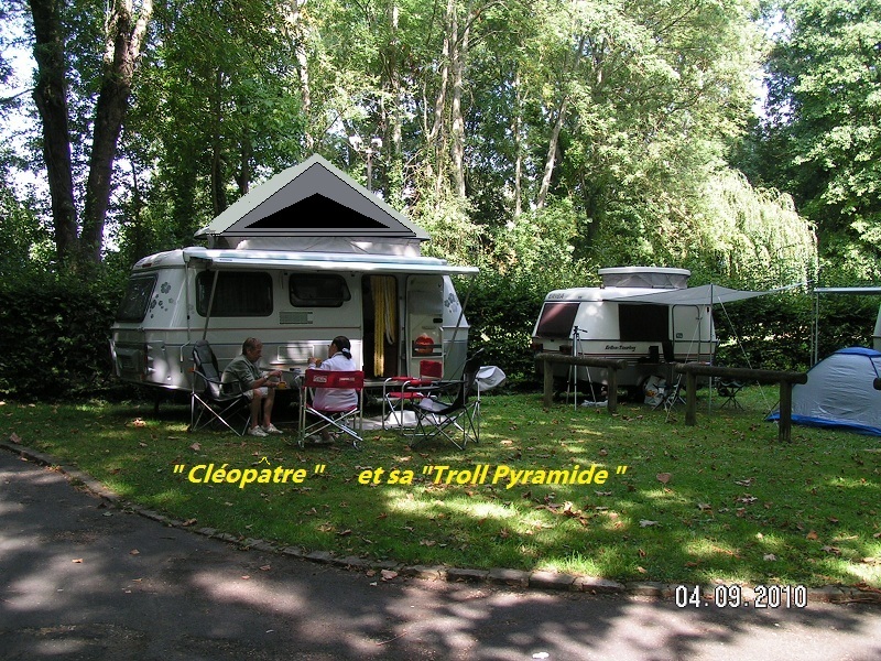 Clopatre troll pyramide.jpg