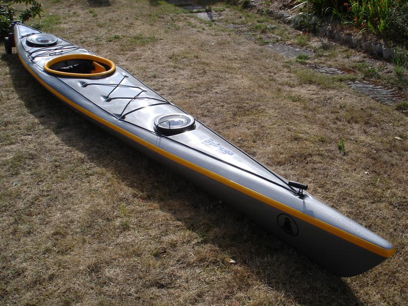 kayak de mer fabriqué par Plasmor (56) , modèle "Belouga" monoplace , 5,10 m de long , très stable