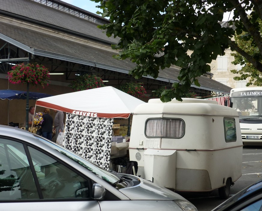 15 SEPT puck au marché1.jpg