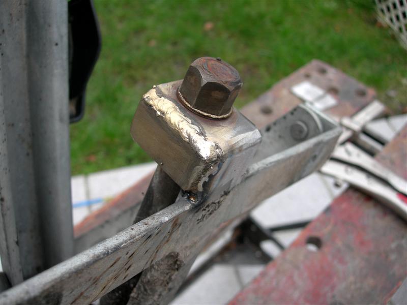 pièce soudé sur le vérin