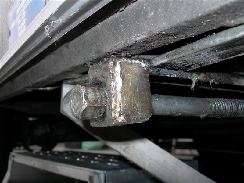 repose du vérin sur triton est voila les quatre vérins renforcé