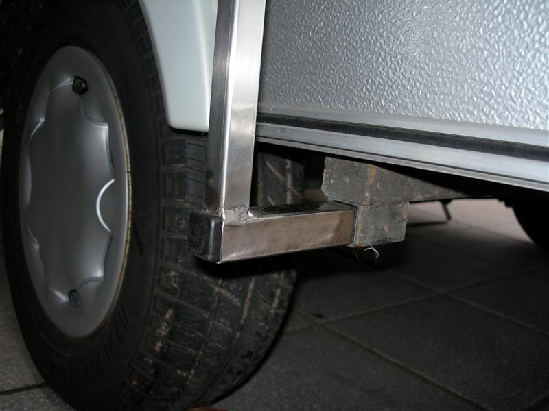 tube carré sous la triton que j'utilise pour remonter le pied du séchoir