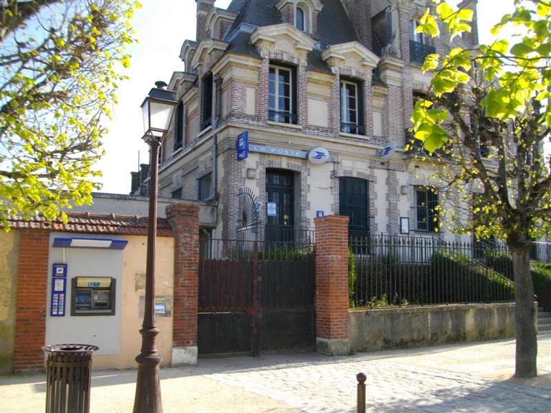 n'oublions pas le service public (le peu qui reste)