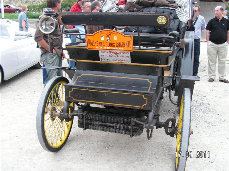 Peugeot vis-à-vis de 1893, transmission par chaîne, moteur refait entièrement par son propriétaire actuel.
