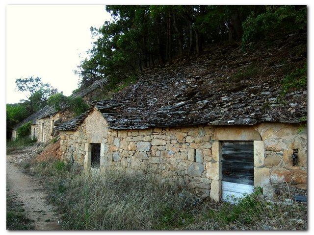 peyrelade_cabane_vigne03.jpg