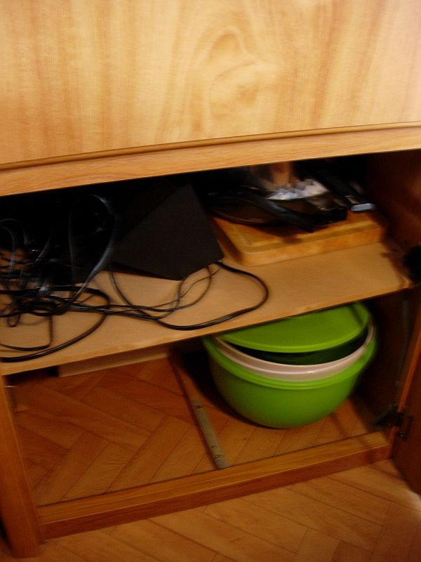 ETAGERE SOUS LA PENDERIE.jpg