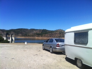 Pause au bord d'un barrage au Portugal