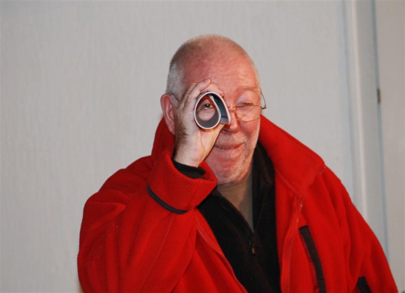Les lunettes ne suffisent plus ... version longue-vue improvisée !