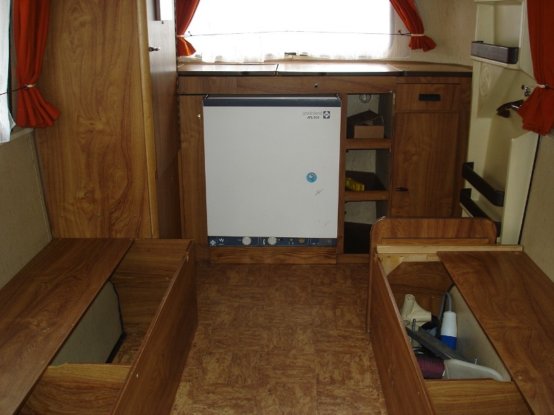 Intérieur.Il y a fallut sacrifier le gaz et l'évier pour le frigo