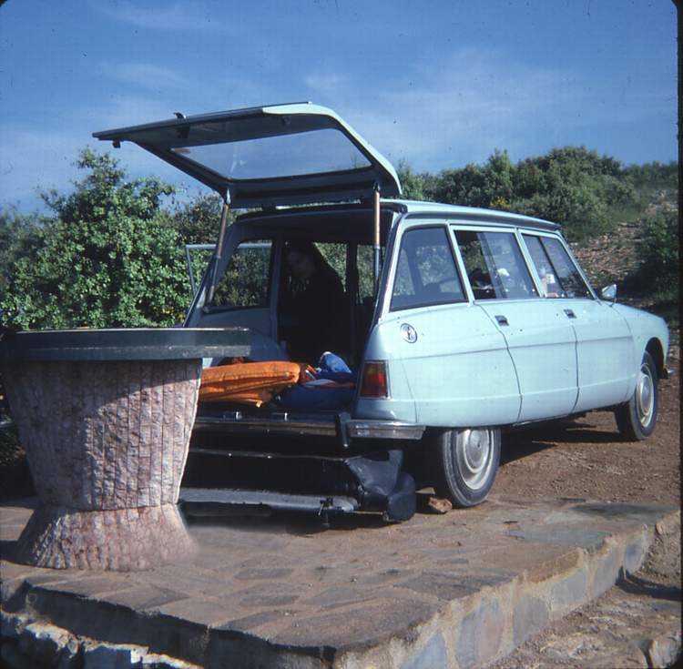 (bon, eh bien si je veux garder le fil conducteur "camping", je vais être à présent bloqué car ma multitude de photos et diapos de la période qui suit -1977 à 2000 - n'a pas été numérisée... snif, snif)
