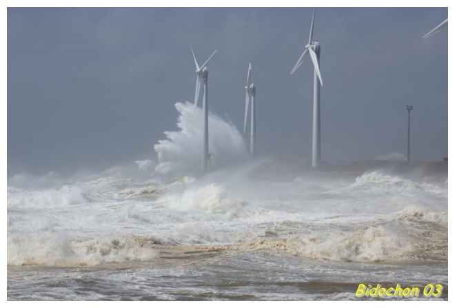 La mer en colère (128) [800x600].jpg