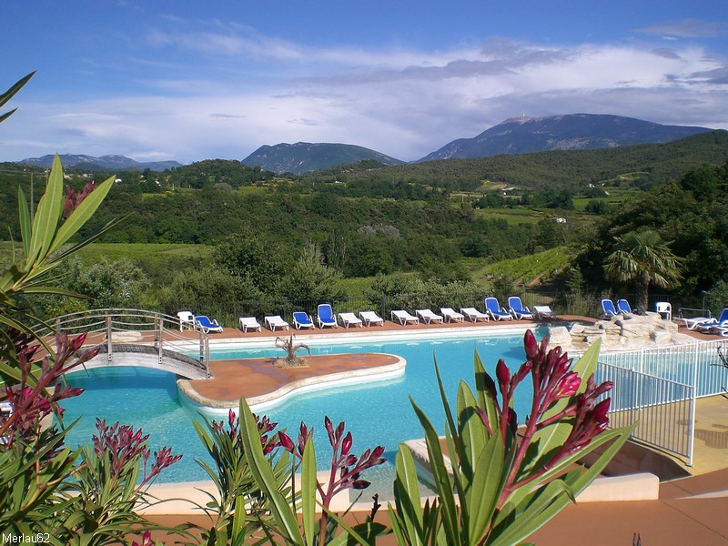 la piscine avec vue imprenable sur le Ventoux et environ
