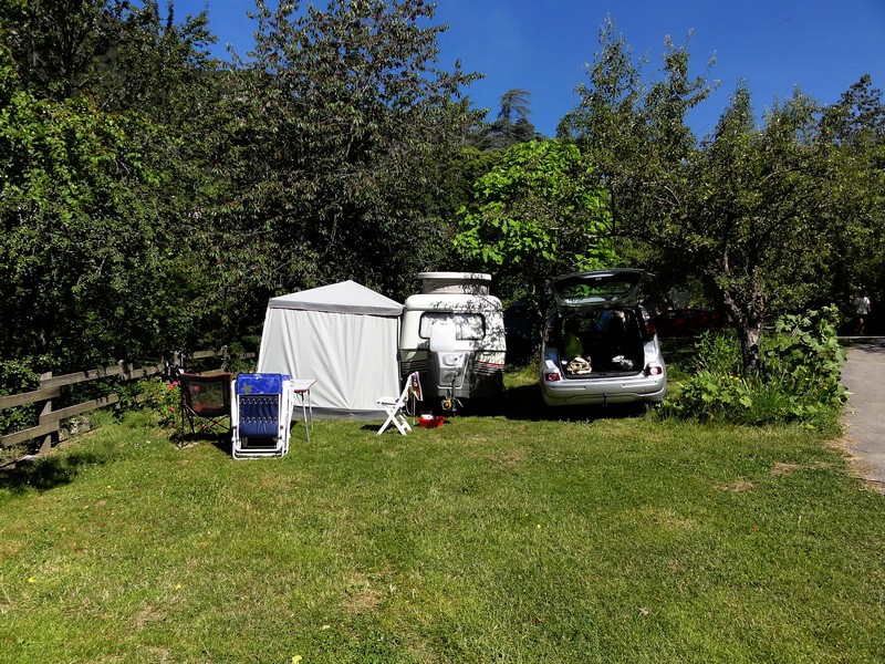 Notre emplacement avec vue sur la montagne.