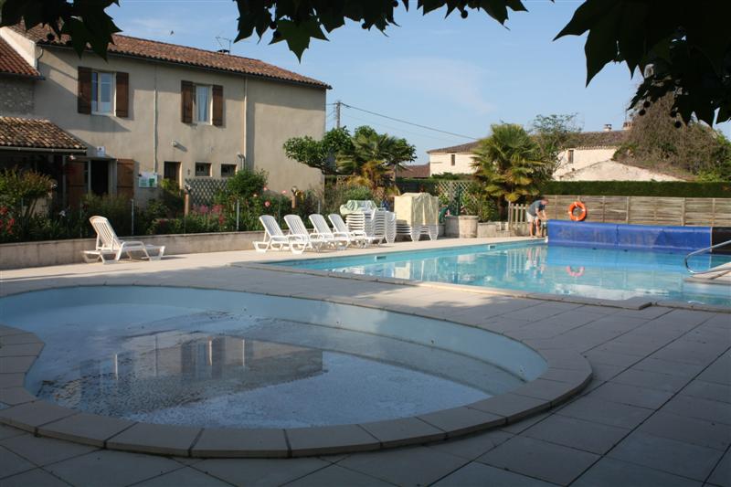 Etape au bord de la Dordogne, au camping "La Rivière Fleurie"