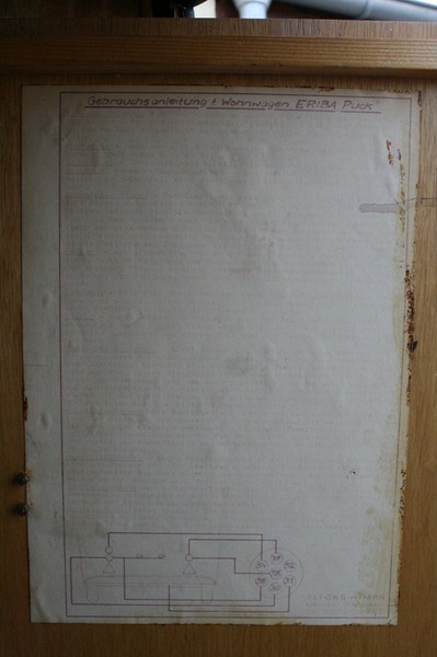 dans la porte de la penderie...la notice de la puck...