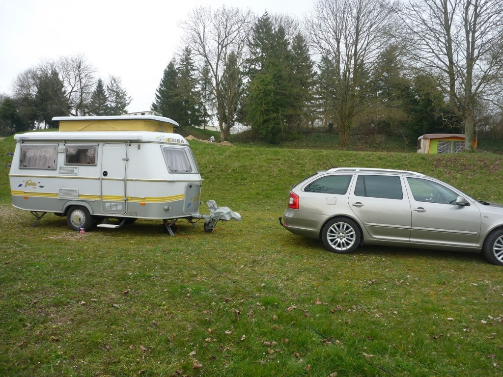 1 arrivee camping.JPG