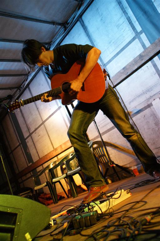 excellent ce guitariste !!!!