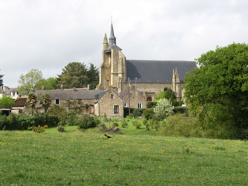 le sentier cotier face à plougoumelen