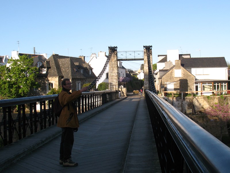 l ancien pont suspendu  "le bono"