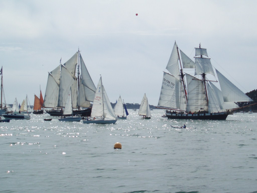 PArade d'ouverture depuis l'Ile aux Moines